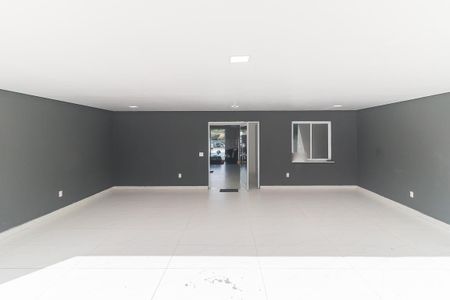 Garagem de casa de condomínio para alugar com 3 quartos, 400m² em Sabaúna, Mogi das Cruzes