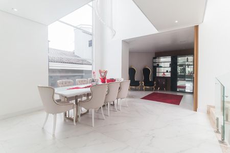 Sala de casa de condomínio para alugar com 3 quartos, 400m² em Sabaúna, Mogi das Cruzes
