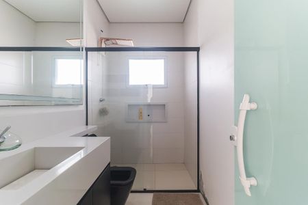 Banheiro da Suíte 2 de casa de condomínio para alugar com 3 quartos, 400m² em Sabaúna, Mogi das Cruzes