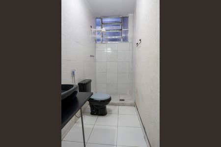 Casa para alugar com 300m², 2 quartos e 4 vagas Casa para alugar com 300m², 2 quartos e 4 vagasBanheiro da Suíte 1