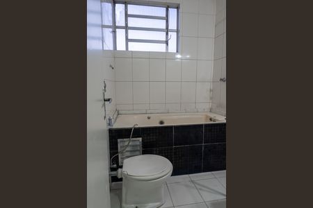 Casa para alugar com 300m², 2 quartos e 4 vagas Casa para alugar com 300m², 2 quartos e 4 vagasBanheiro da Suíte 2