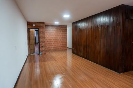 Casa para alugar com 300m², 2 quartos e 4 vagas Casa para alugar com 300m², 2 quartos e 4 vagasSala