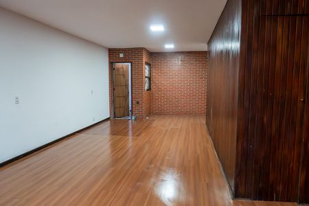 Casa para alugar com 300m², 2 quartos e 4 vagas Casa para alugar com 300m², 2 quartos e 4 vagasSala