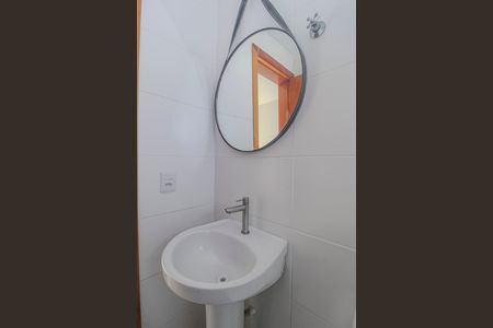 Casa de condomínio para alugar com 49m², 2 quartos e 1 vaga Casa de condomínio para alugar com 49m², 2 quartos e 1 vagaBanheiro