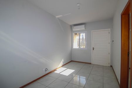 Sala de casa de condomínio para alugar com 2 quartos, 49m² em Restinga, Porto Alegre