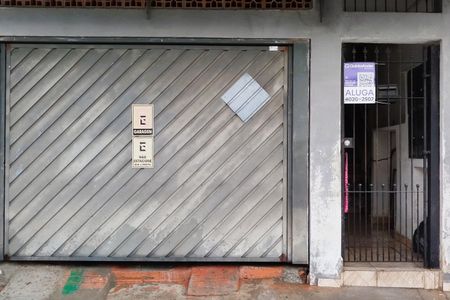 Casa para alugar com 30m², 1 quarto e sem vaga Casa para alugar com 30m², 1 quarto e sem vagaFachada + Placa