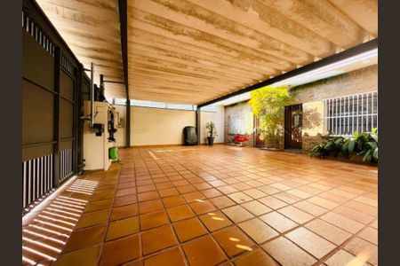 Casa à venda com 300m², 4 quartos e 4 vagas