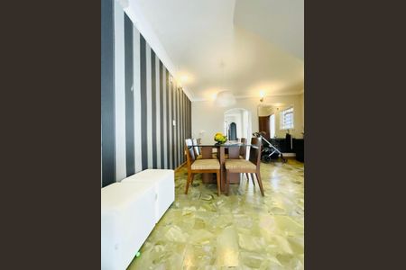 Casa à venda com 300m², 4 quartos e 4 vagas
