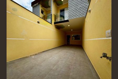Casa à venda com 109m², 3 quartos e 2 vagasFoto 01