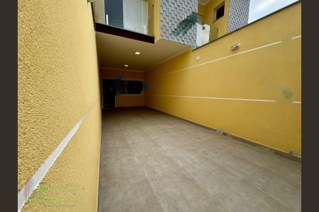 Casa à venda com 109m², 3 quartos e 2 vagasFoto 01