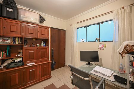 Casa à venda com 320m², 3 quartos e 6 vagasEscritório