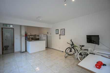 Casa à venda com 320m², 3 quartos e 6 vagasSalão 