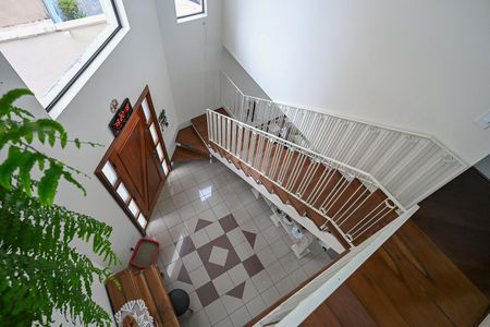 Casa à venda com 320m², 3 quartos e 6 vagasEscada