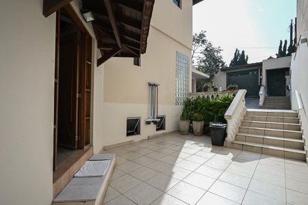 Casa à venda com 320m², 3 quartos e 6 vagasEntrada