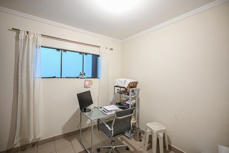 Casa à venda com 320m², 3 quartos e 6 vagasEscritório
