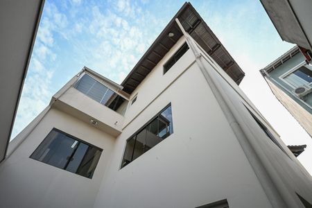 Casa à venda com 320m², 3 quartos e 6 vagasFachada Posterior