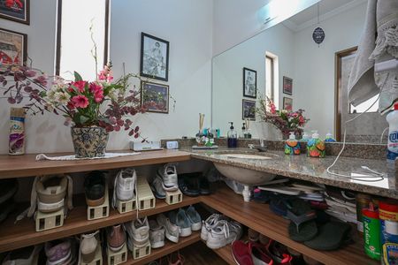 Casa à venda com 320m², 3 quartos e 6 vagasLavabo/Banheiro