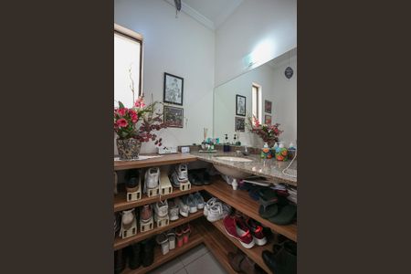 Casa à venda com 320m², 3 quartos e 6 vagasLavabo/Banheiro
