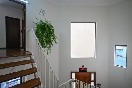 Casa à venda com 320m², 3 quartos e 6 vagasEscada