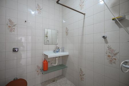 Casa à venda com 320m², 3 quartos e 6 vagasBanheiro de Serviço