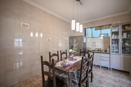 Casa à venda com 320m², 3 quartos e 6 vagasSala de Almoço