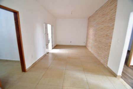 Casa para alugar com 150m², 2 quartos e 6 vagasSala