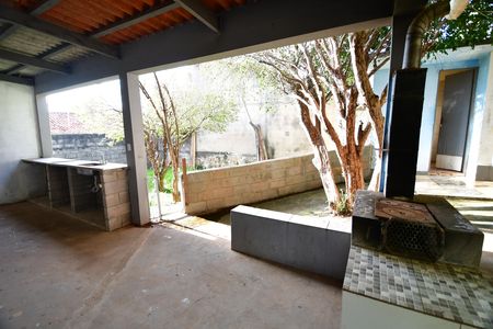 Casa para alugar com 150m², 2 quartos e 6 vagasÁrea de Serviço