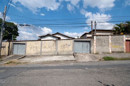 Casa para alugar com 100m², 4 quartos e 3 vagas Casa para alugar com 100m², 4 quartos e 3 vagasFachada