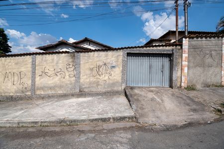 Casa para alugar com 100m², 4 quartos e 3 vagas Casa para alugar com 100m², 4 quartos e 3 vagasFachada
