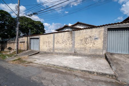 Casa para alugar com 100m², 4 quartos e 3 vagas Casa para alugar com 100m², 4 quartos e 3 vagasFachada