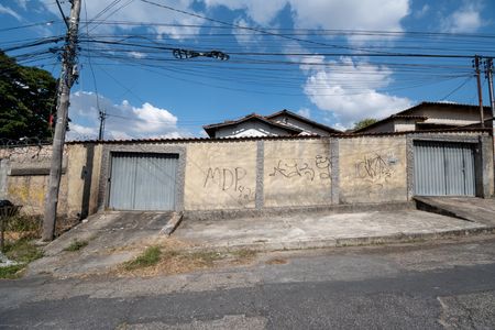 Casa para alugar com 100m², 4 quartos e 3 vagas Casa para alugar com 100m², 4 quartos e 3 vagasFachada