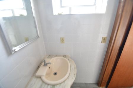 Casa para alugar com 659m², 4 quartos e 6 vagasBanheiro de serviço