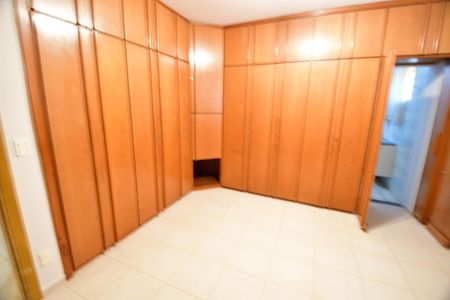 Casa para alugar com 659m², 4 quartos e 6 vagasQuarto 3 - Suíte
