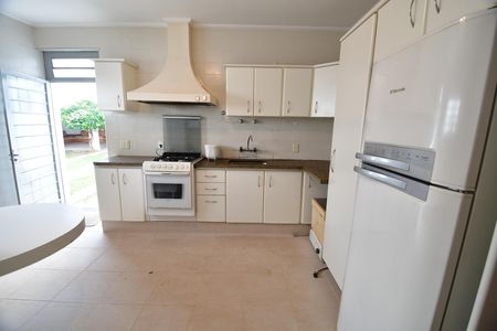 Casa para alugar com 659m², 4 quartos e 6 vagasCozinha