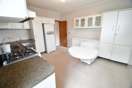 Casa para alugar com 659m², 4 quartos e 6 vagasCozinha