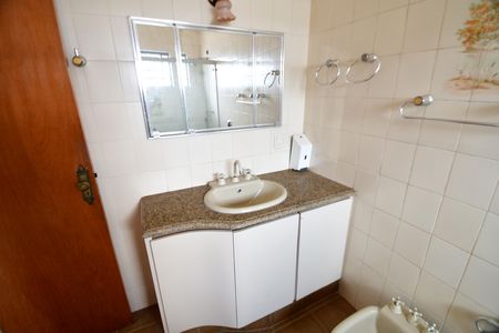 Casa para alugar com 659m², 4 quartos e 6 vagasBanheiro Suíte