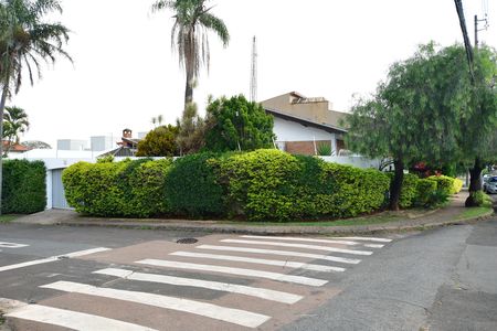 Casa para alugar com 659m², 4 quartos e 6 vagasFachada