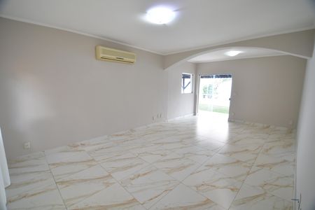 Casa para alugar com 659m², 4 quartos e 6 vagasSala