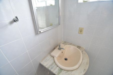 Casa para alugar com 659m², 4 quartos e 6 vagasBanheiro de serviço
