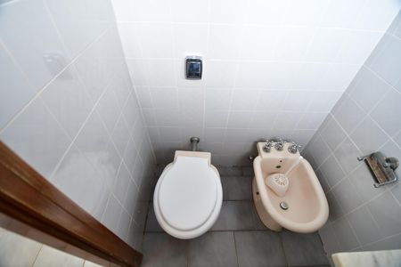 Casa para alugar com 659m², 4 quartos e 6 vagasBanheiro de serviço