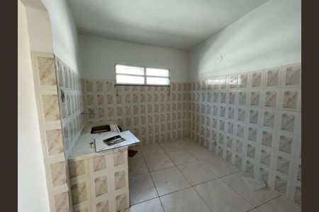 Cozinha de casa para alugar com 2 quartos, 60m² em São Sebastiao, Petrópolis
