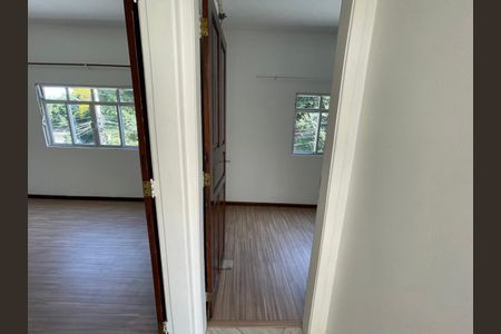 Corredor de casa para alugar com 2 quartos, 60m² em São Sebastiao, Petrópolis