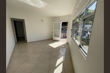 Sala de casa para alugar com 2 quartos, 60m² em São Sebastiao, Petrópolis
