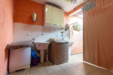 Casa à venda com 185m², 4 quartos e 2 vagasCasa 1 - Área de serviço