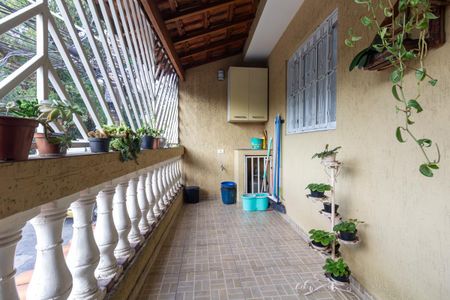 Casa à venda com 185m², 4 quartos e 2 vagasCasa 2 - Varanda