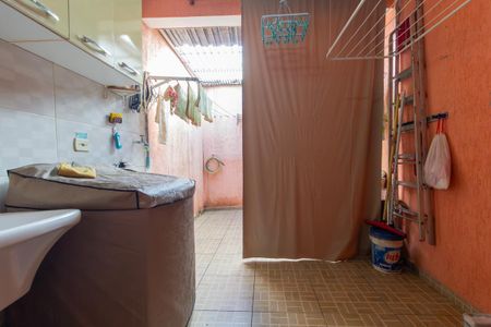 Casa à venda com 185m², 4 quartos e 2 vagasCasa 1 - Área de serviço