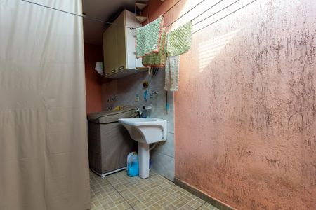 Casa à venda com 185m², 4 quartos e 2 vagasCasa 1 - Área de serviço
