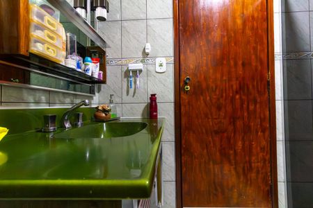 Casa à venda com 185m², 4 quartos e 2 vagasCasa 1 - Banheiro 1