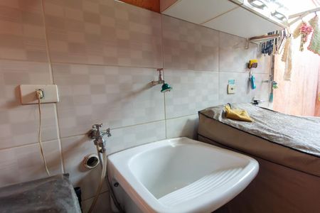 Casa à venda com 185m², 4 quartos e 2 vagasCasa 1 - Área de serviço