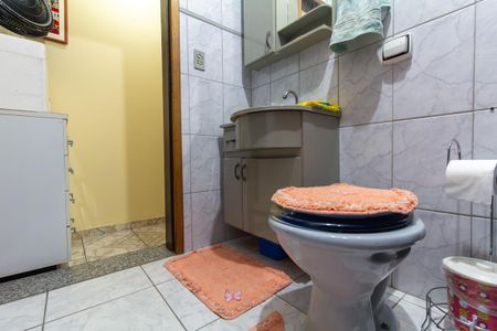 Casa à venda com 185m², 4 quartos e 2 vagasCasa 1 - Banheiro 2